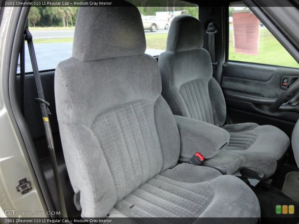 Medium Gray Interior Photo for the 2001 Chevrolet S10 LS Regular Cab #50923557