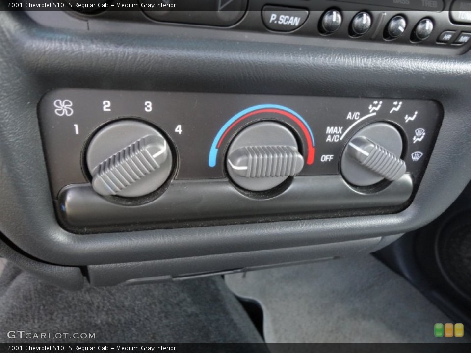 Medium Gray Interior Controls for the 2001 Chevrolet S10 LS Regular Cab #50923749