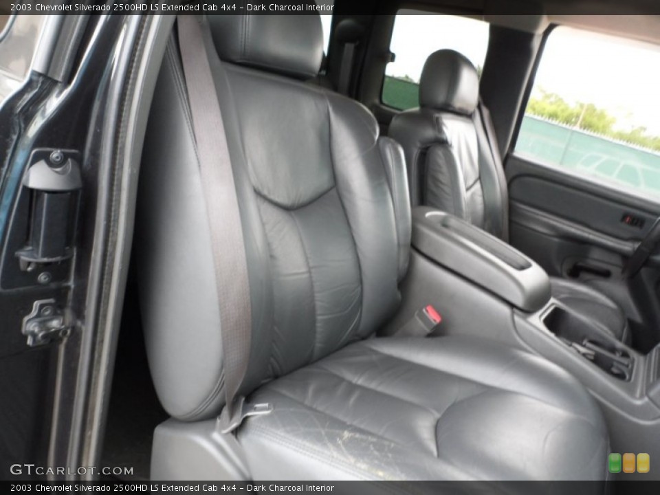 Dark Charcoal Interior Photo for the 2003 Chevrolet Silverado 2500HD LS Extended Cab 4x4 #50927370