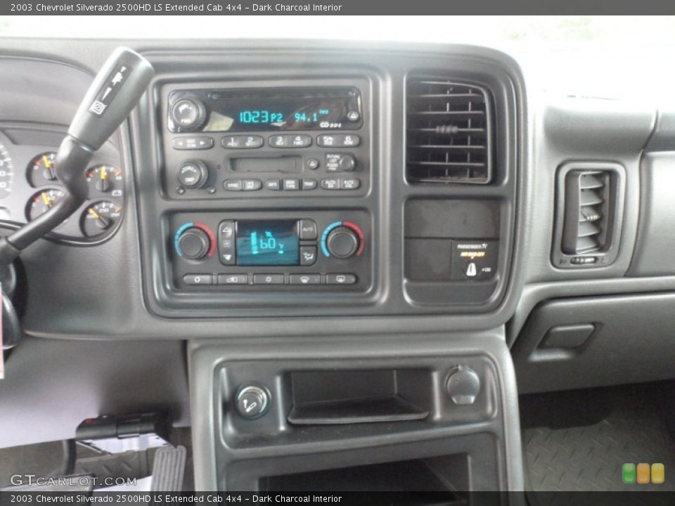 Dark Charcoal Interior Controls for the 2003 Chevrolet Silverado 2500HD LS Extended Cab 4x4 #50927595