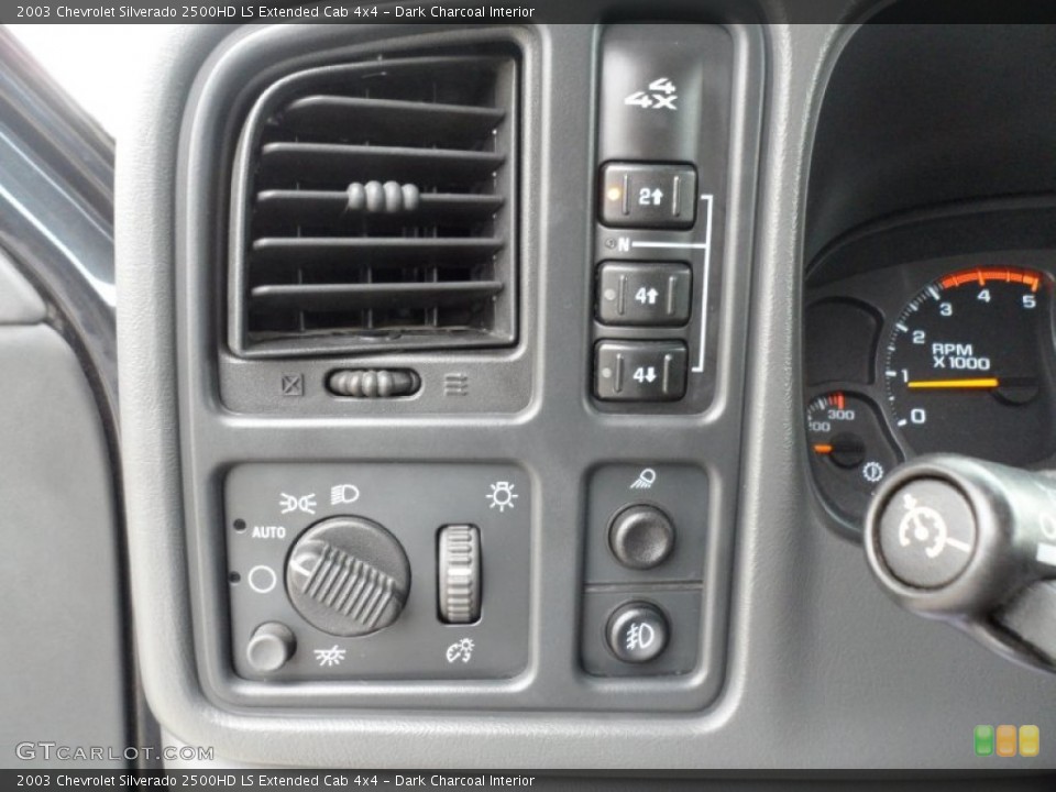 Dark Charcoal Interior Controls for the 2003 Chevrolet Silverado 2500HD LS Extended Cab 4x4 #50927706