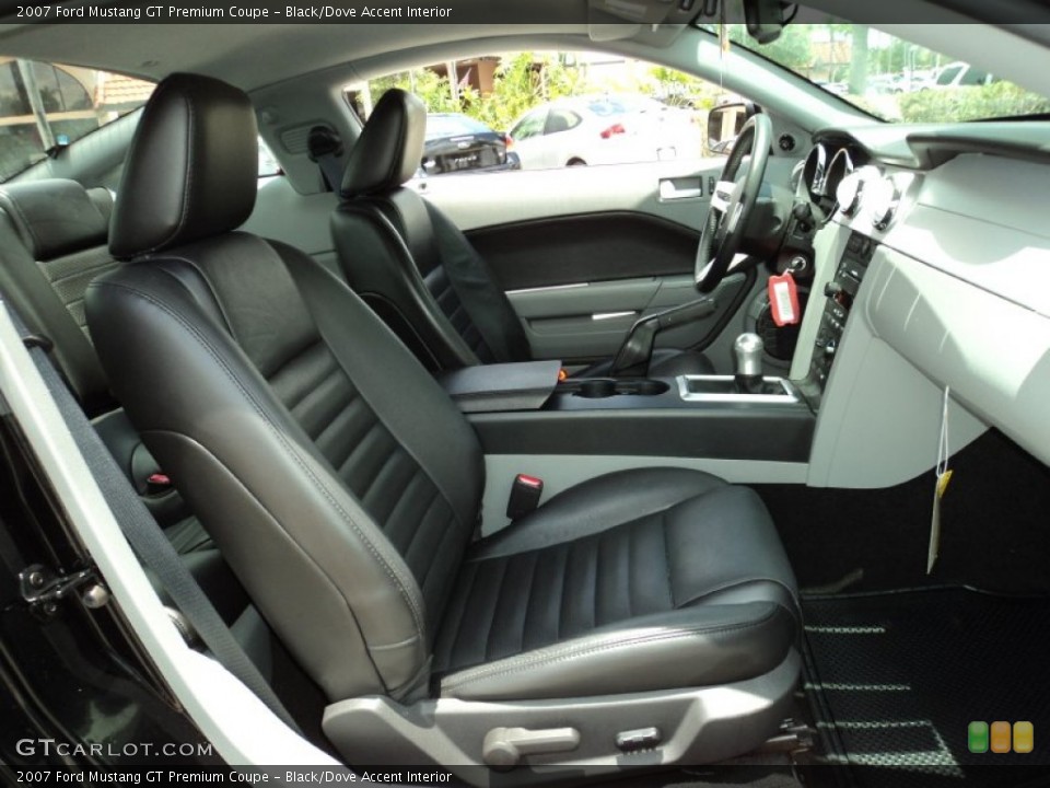 Black/Dove Accent Interior Photo for the 2007 Ford Mustang GT Premium Coupe #50928042