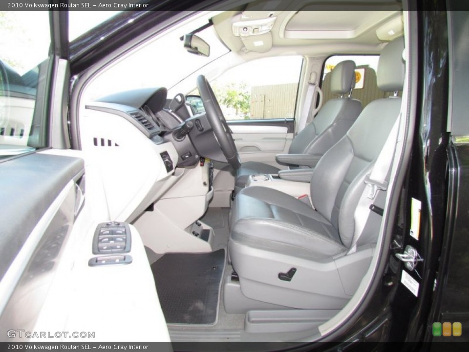 Aero Gray Interior Photo for the 2010 Volkswagen Routan SEL #50928963