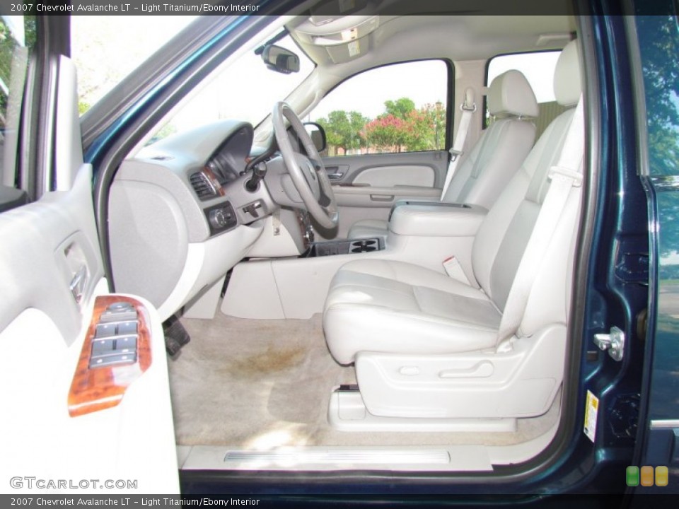 Light Titanium/Ebony Interior Photo for the 2007 Chevrolet Avalanche LT #50930271