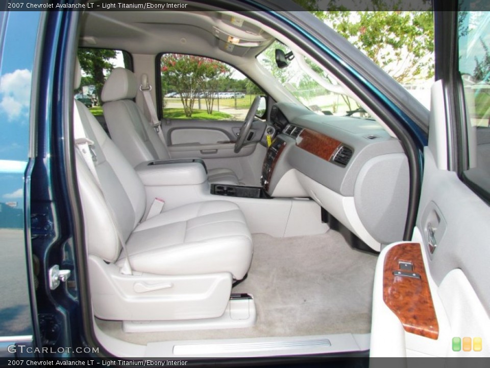 Light Titanium/Ebony Interior Photo for the 2007 Chevrolet Avalanche LT #50930286
