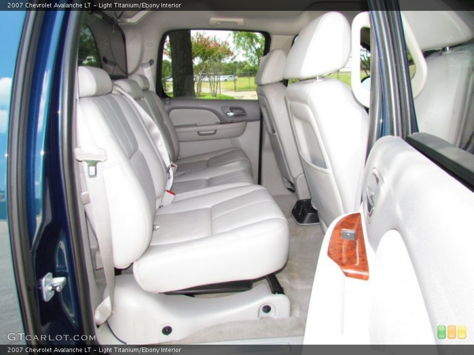 Light Titanium/Ebony Interior Photo for the 2007 Chevrolet Avalanche LT #50930301