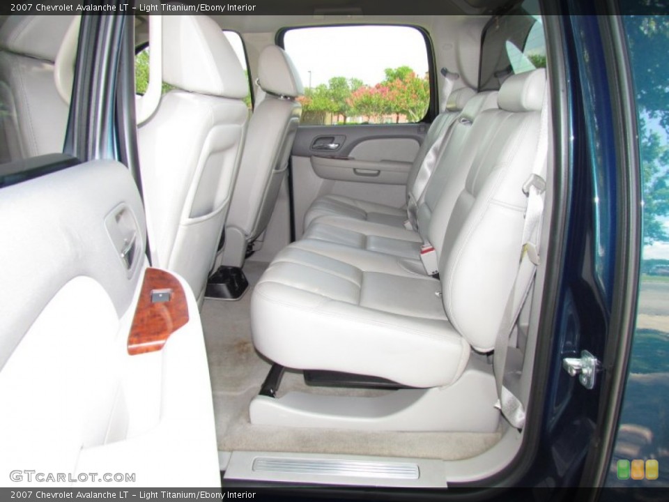 Light Titanium/Ebony 2007 Chevrolet Avalanche Interiors