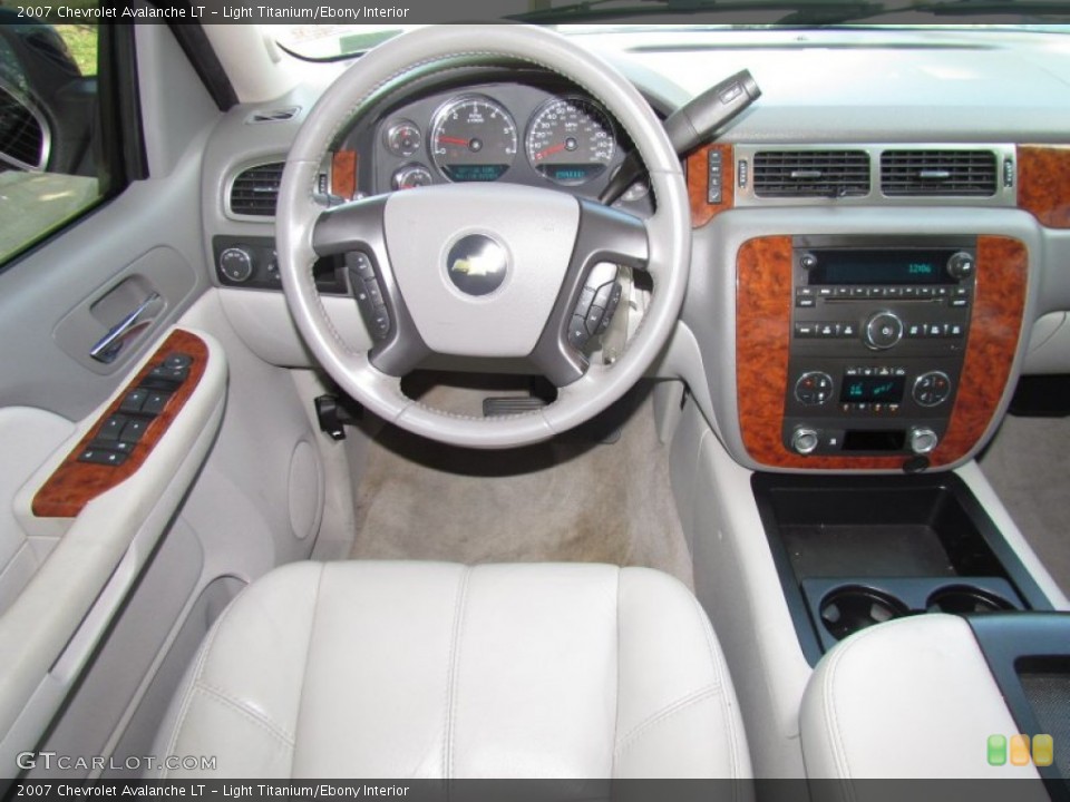 Light Titanium/Ebony Interior Dashboard for the 2007 Chevrolet Avalanche LT #50930355