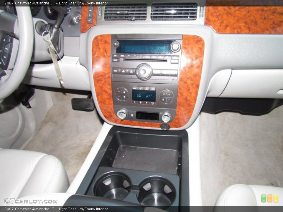 Light Titanium/Ebony Interior Controls for the 2007 Chevrolet Avalanche LT #50930370