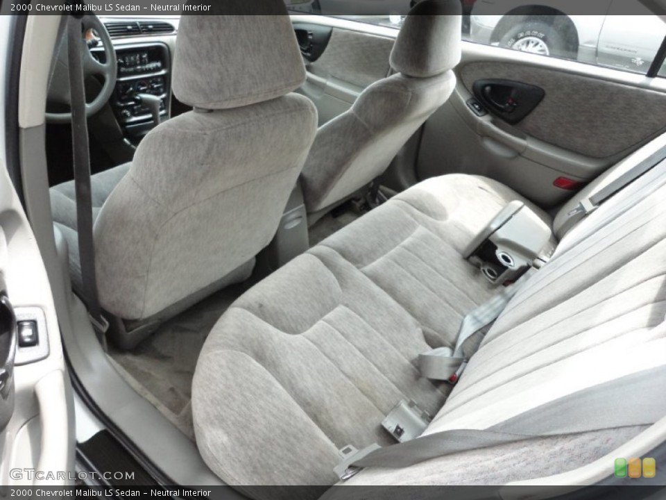 Neutral Interior Photo for the 2000 Chevrolet Malibu LS Sedan #50952231