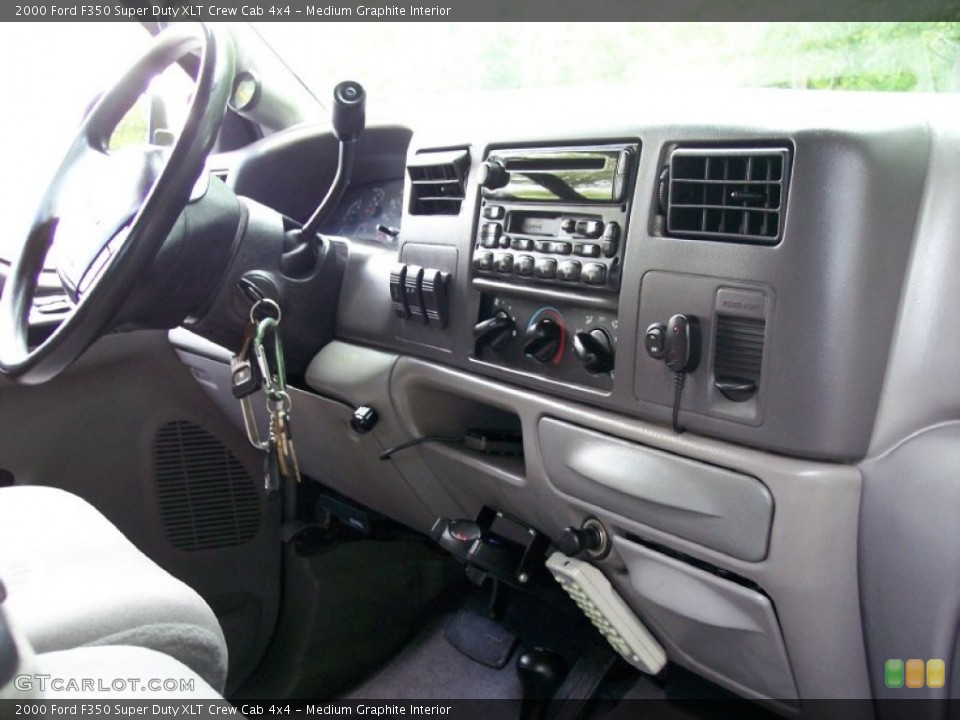 Medium Graphite Interior Dashboard for the 2000 Ford F350 Super Duty XLT Crew Cab 4x4 #50969478