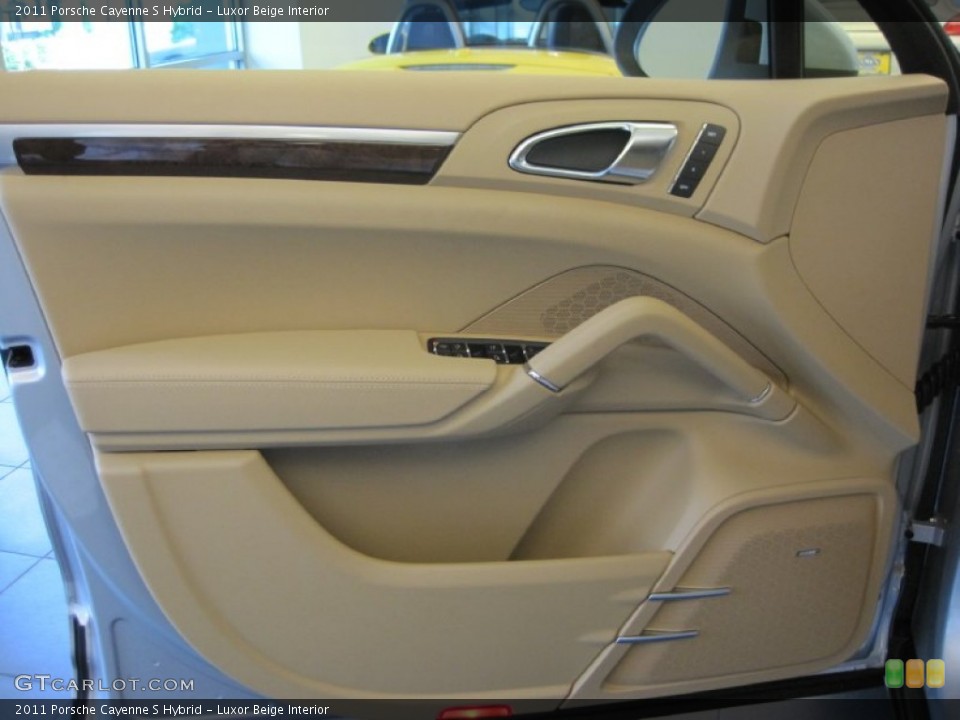 Luxor Beige Interior Door Panel for the 2011 Porsche Cayenne S Hybrid #50993225