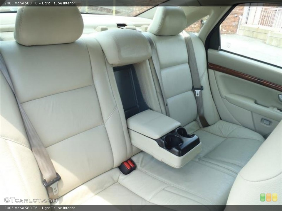 Light Taupe Interior Photo for the 2005 Volvo S80 T6 #50994524