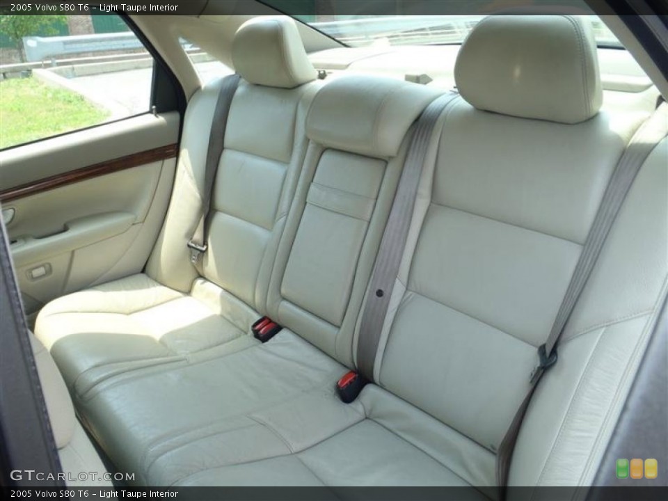 Light Taupe Interior Photo for the 2005 Volvo S80 T6 #50995069