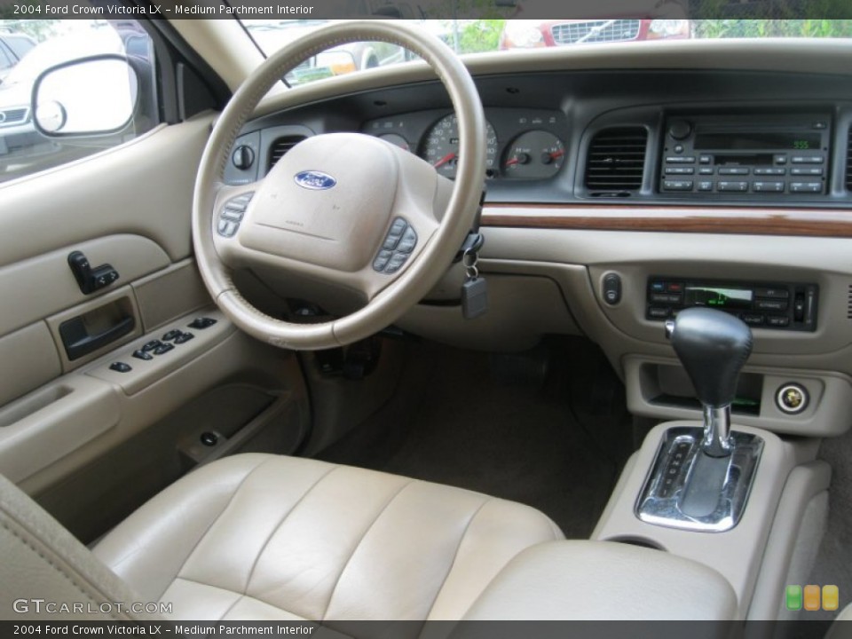 Medium Parchment Interior Photo for the 2004 Ford Crown Victoria LX #51005401