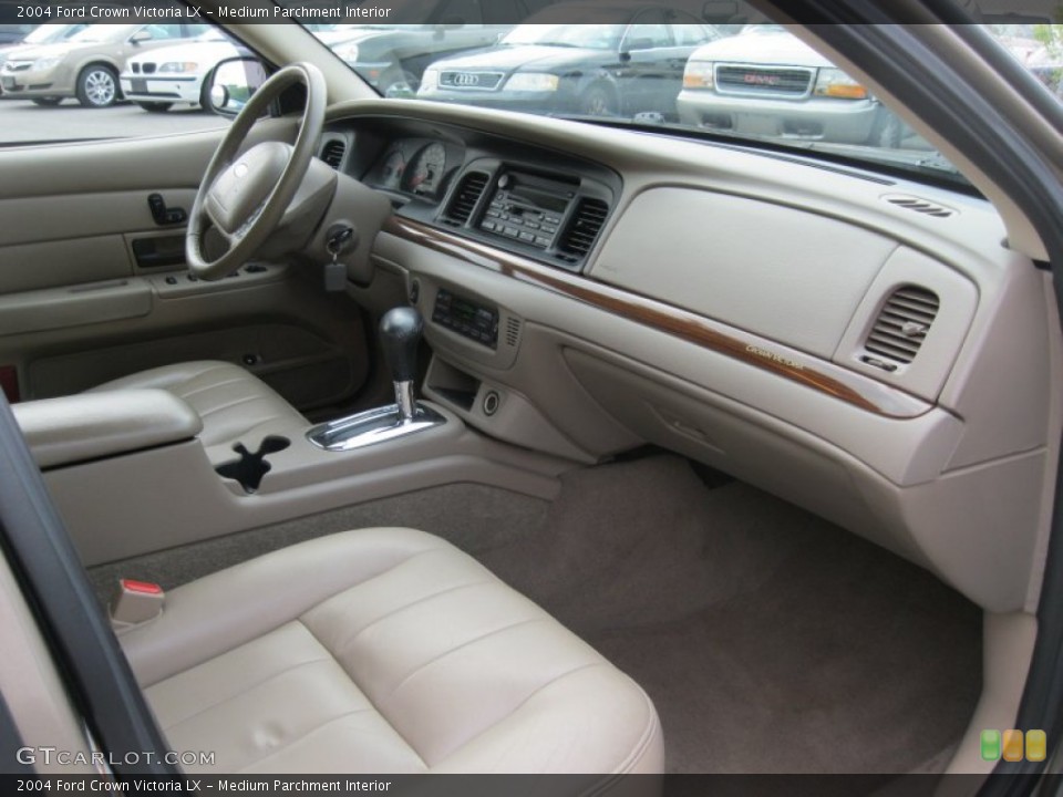 Medium Parchment Interior Photo for the 2004 Ford Crown Victoria LX #51005611