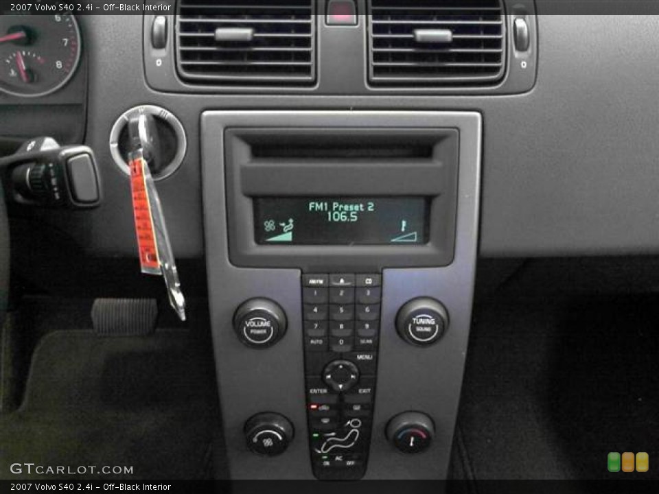Off-Black Interior Controls for the 2007 Volvo S40 2.4i #51032311