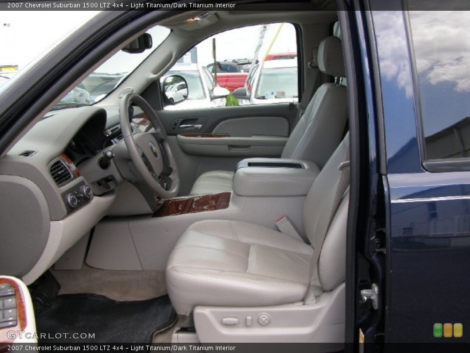 Light Titanium/Dark Titanium Interior Photo for the 2007 Chevrolet Suburban 1500 LTZ 4x4 #51033073