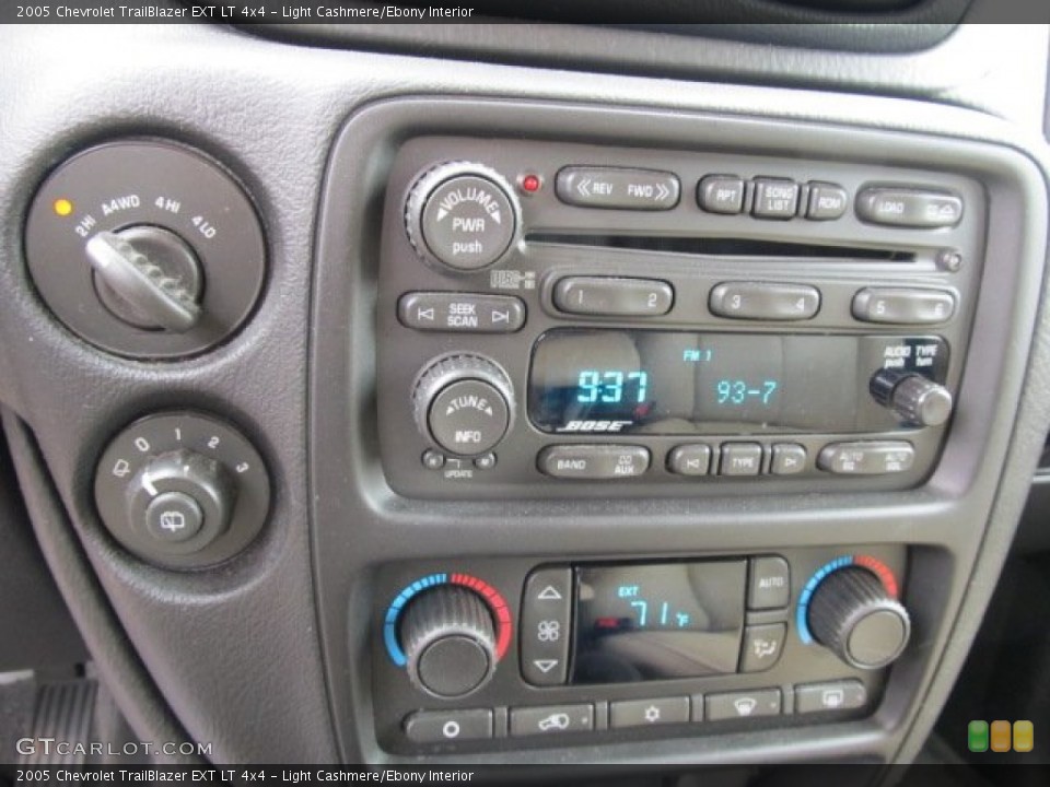 Light Cashmere/Ebony Interior Controls for the 2005 Chevrolet TrailBlazer EXT LT 4x4 #51039865