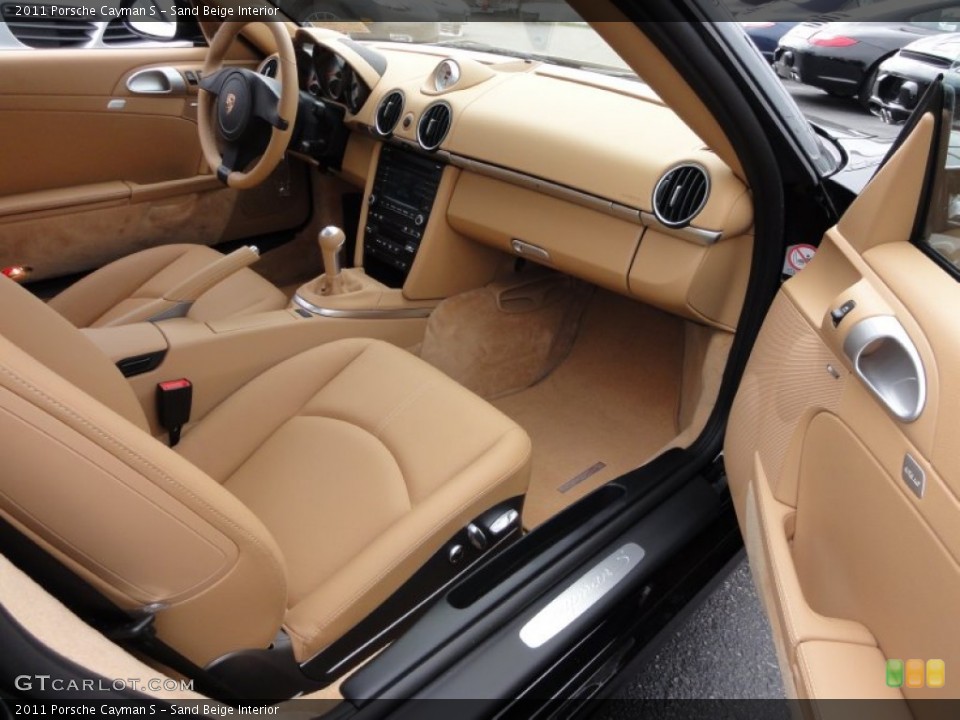Sand Beige Interior Dashboard for the 2011 Porsche Cayman S #51040363