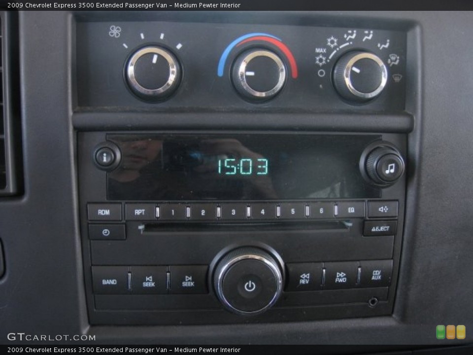 Medium Pewter Interior Controls for the 2009 Chevrolet Express 3500 Extended Passenger Van #51047578