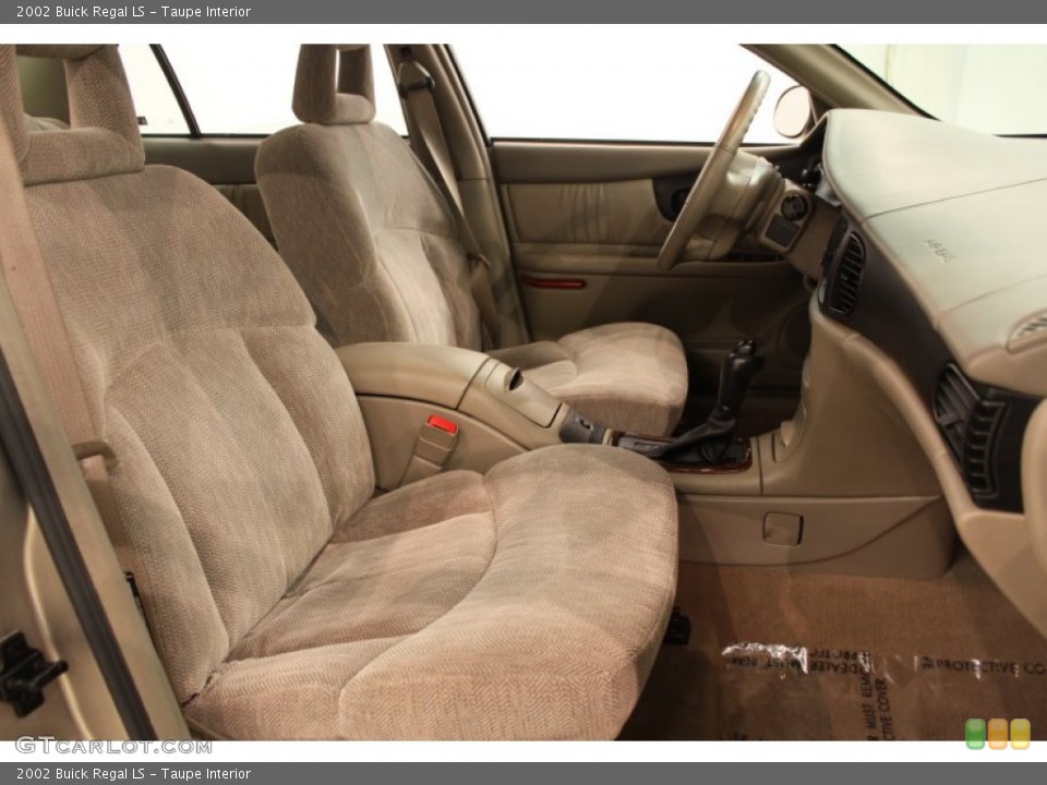 Taupe Interior Photo for the 2002 Buick Regal LS #51054577