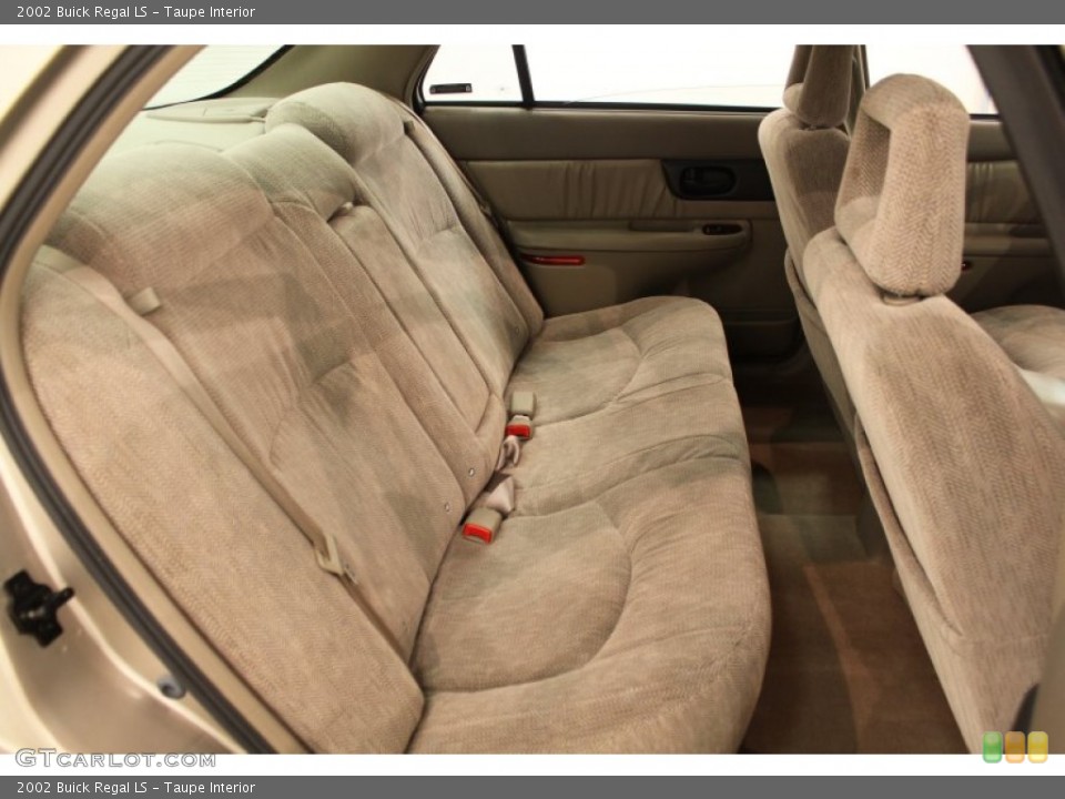 Taupe Interior Photo for the 2002 Buick Regal LS #51054592