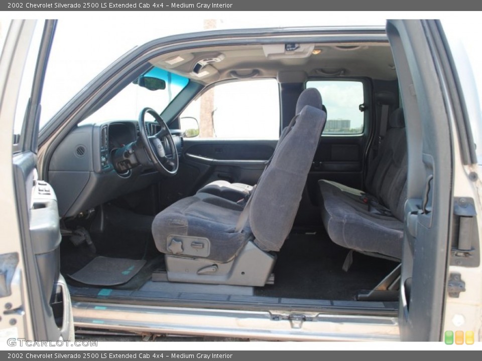 Medium Gray Interior Photo for the 2002 Chevrolet Silverado 2500 LS Extended Cab 4x4 #51063560