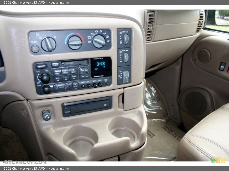 Neutral Interior Controls for the 2002 Chevrolet Astro LT AWD #51082877