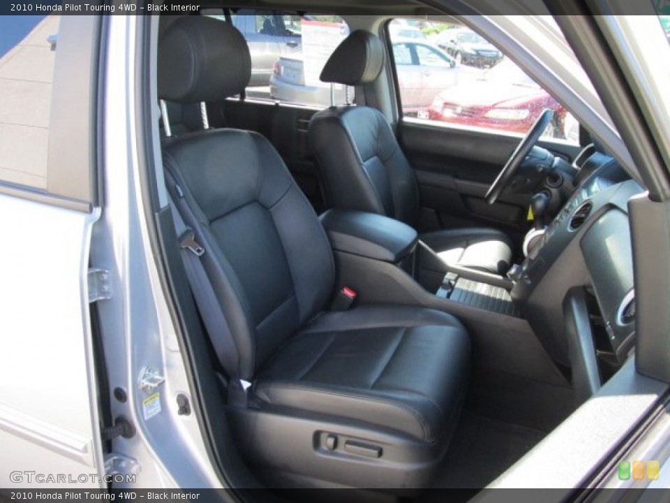 Black Interior Photo for the 2010 Honda Pilot Touring 4WD #51097811