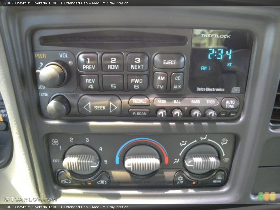 Medium Gray Interior Controls for the 2002 Chevrolet Silverado 1500 LT Extended Cab #51107870