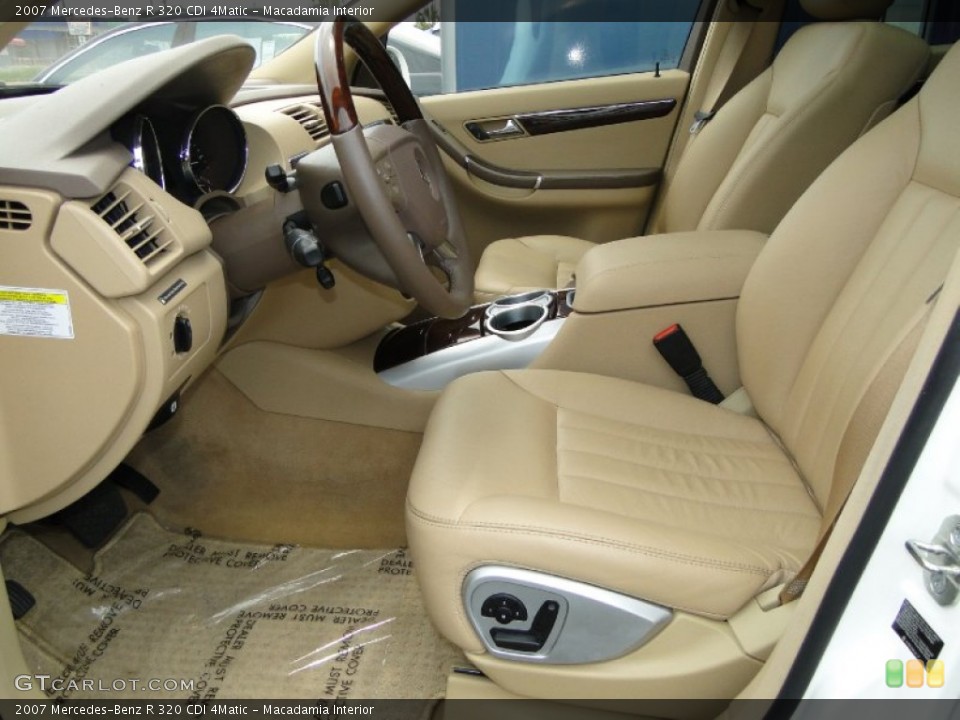 Macadamia Interior Photo for the 2007 Mercedes-Benz R 320 CDI 4Matic #51116465