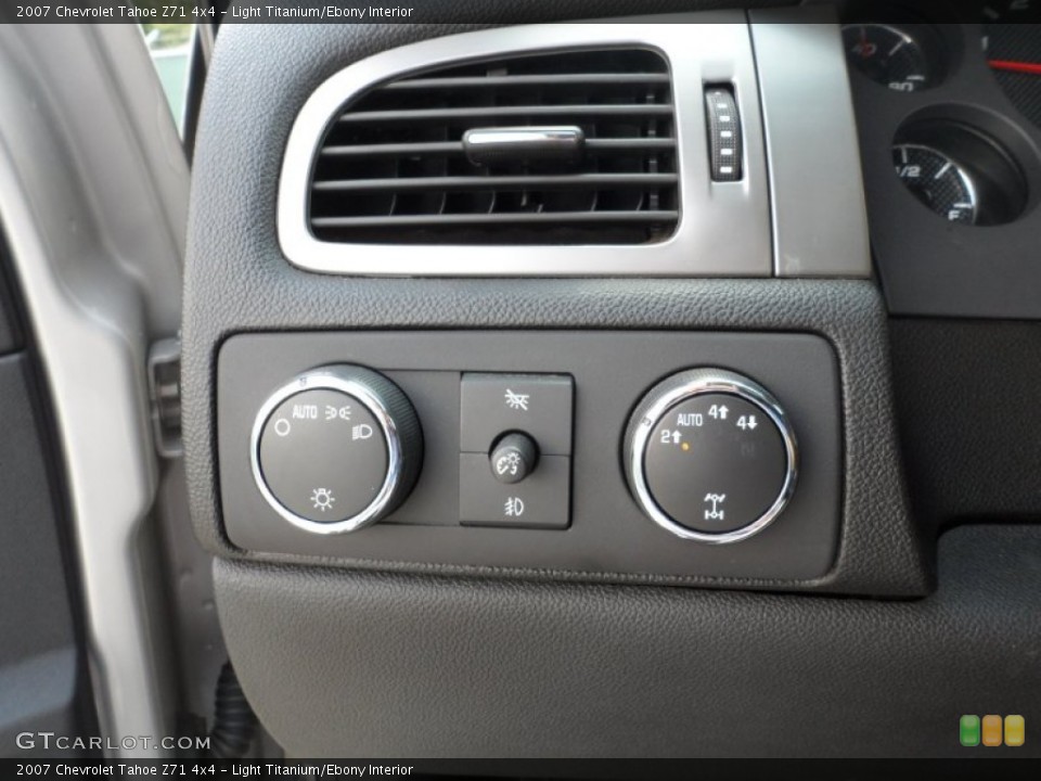 Light Titanium/Ebony Interior Controls for the 2007 Chevrolet Tahoe Z71 4x4 #51136058