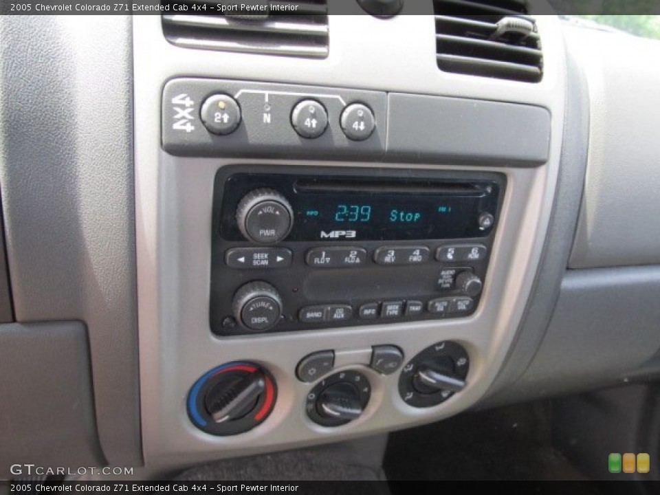 Sport Pewter Interior Controls for the 2005 Chevrolet Colorado Z71 Extended Cab 4x4 #51137066