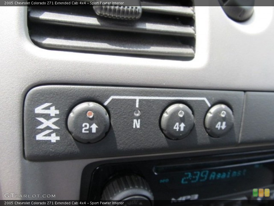 Sport Pewter Interior Controls for the 2005 Chevrolet Colorado Z71 Extended Cab 4x4 #51137081