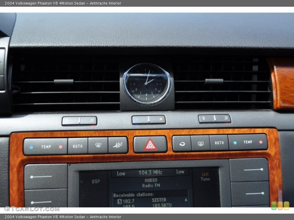 Anthracite Interior Controls for the 2004 Volkswagen Phaeton V8 4Motion Sedan #51158906