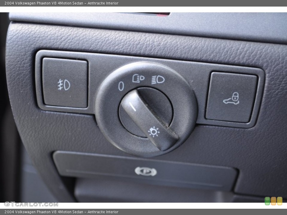 Anthracite Interior Controls for the 2004 Volkswagen Phaeton V8 4Motion Sedan #51159008
