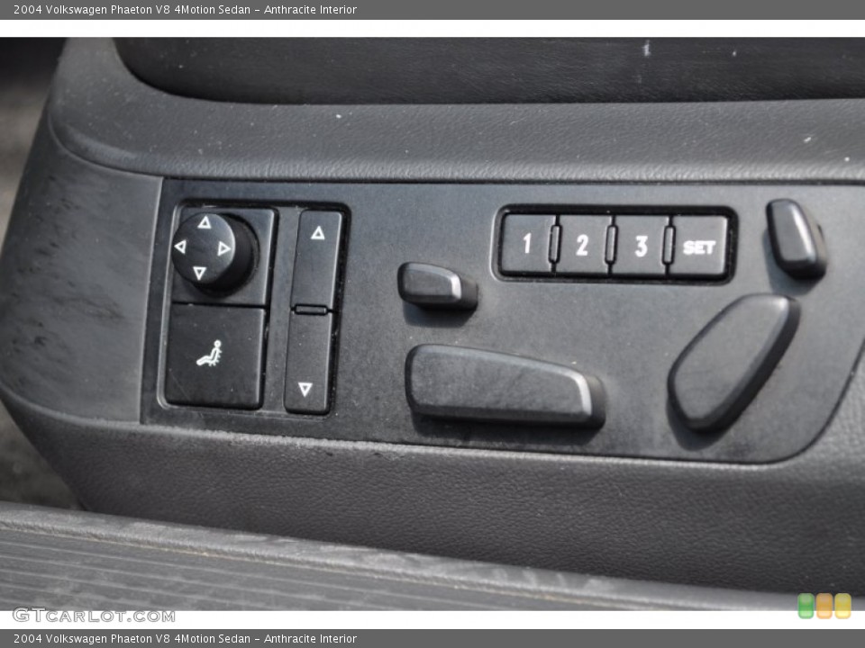 Anthracite Interior Controls for the 2004 Volkswagen Phaeton V8 4Motion Sedan #51159023