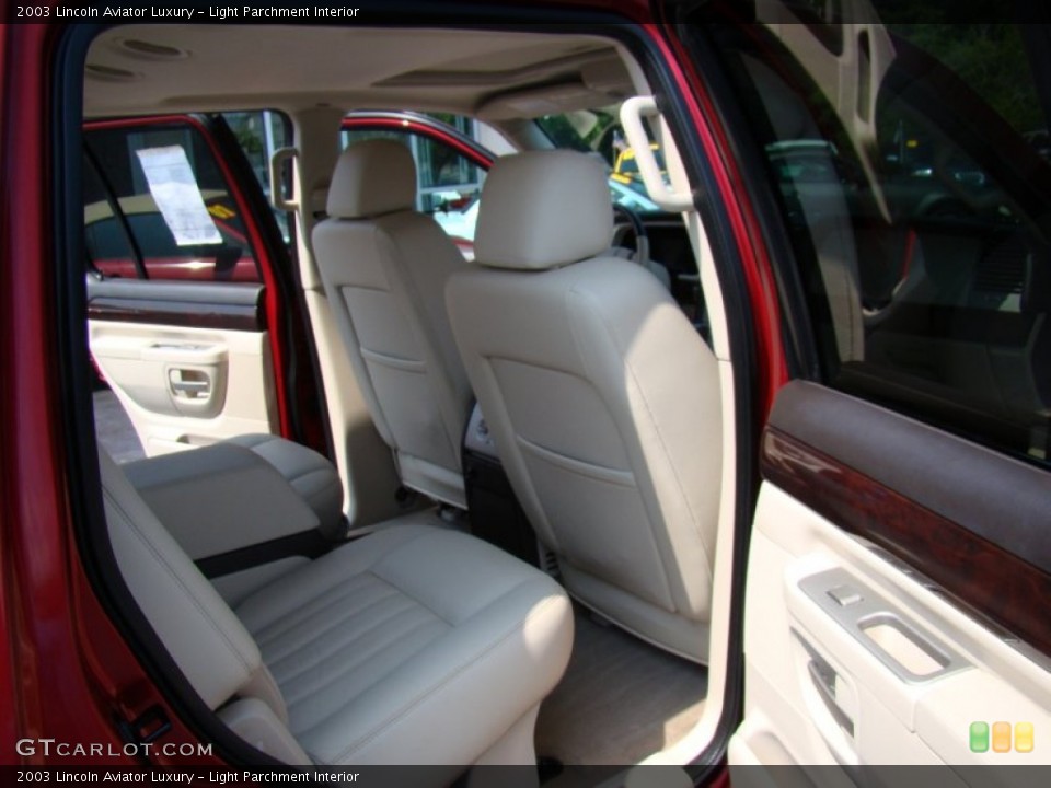 Light Parchment Interior Photo for the 2003 Lincoln Aviator Luxury #51163002