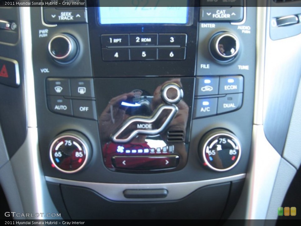 Gray Interior Controls for the 2011 Hyundai Sonata Hybrid #51173721