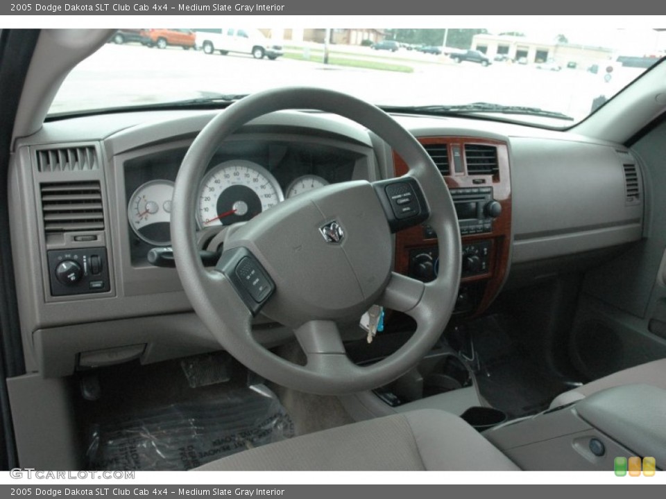 Medium Slate Gray Interior Photo for the 2005 Dodge Dakota SLT Club Cab 4x4 #51175557