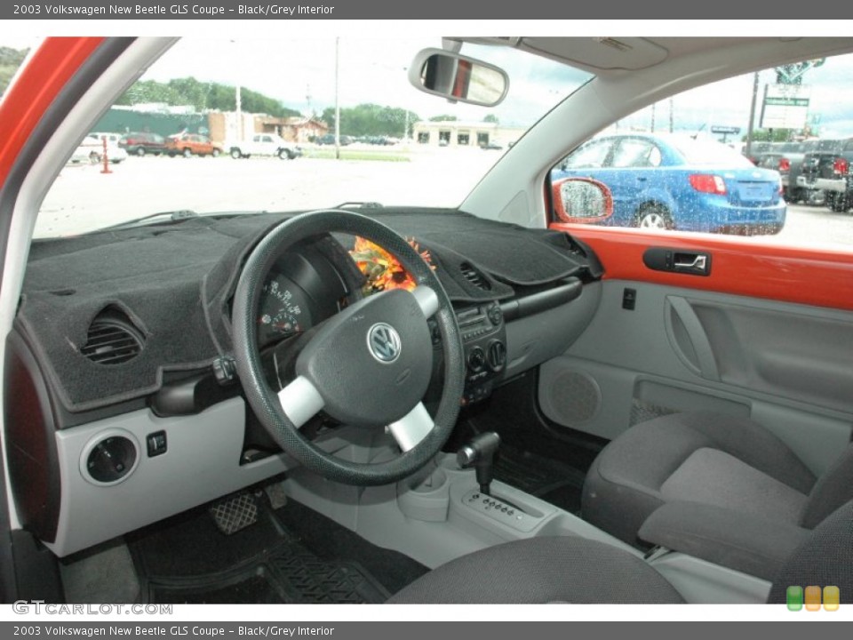 Black/Grey Interior Photo for the 2003 Volkswagen New Beetle GLS Coupe #51175776