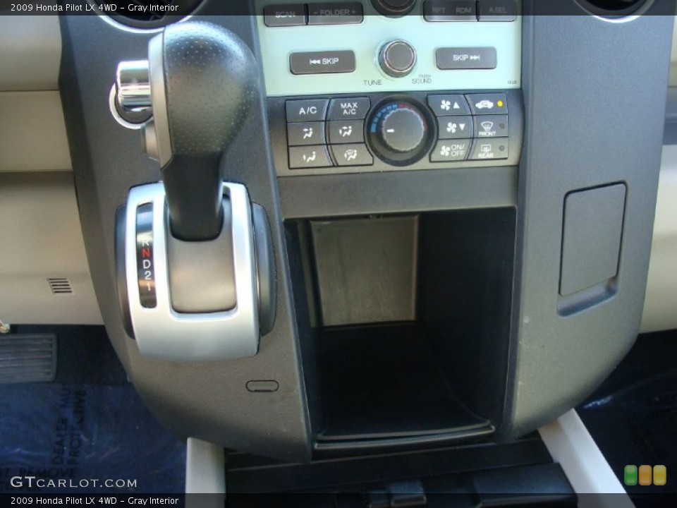 Gray Interior Controls for the 2009 Honda Pilot LX 4WD #51177318