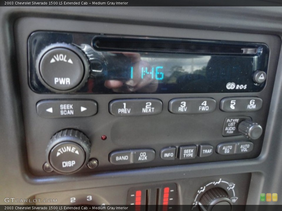 Medium Gray Interior Controls for the 2003 Chevrolet Silverado 1500 LS Extended Cab #51191062