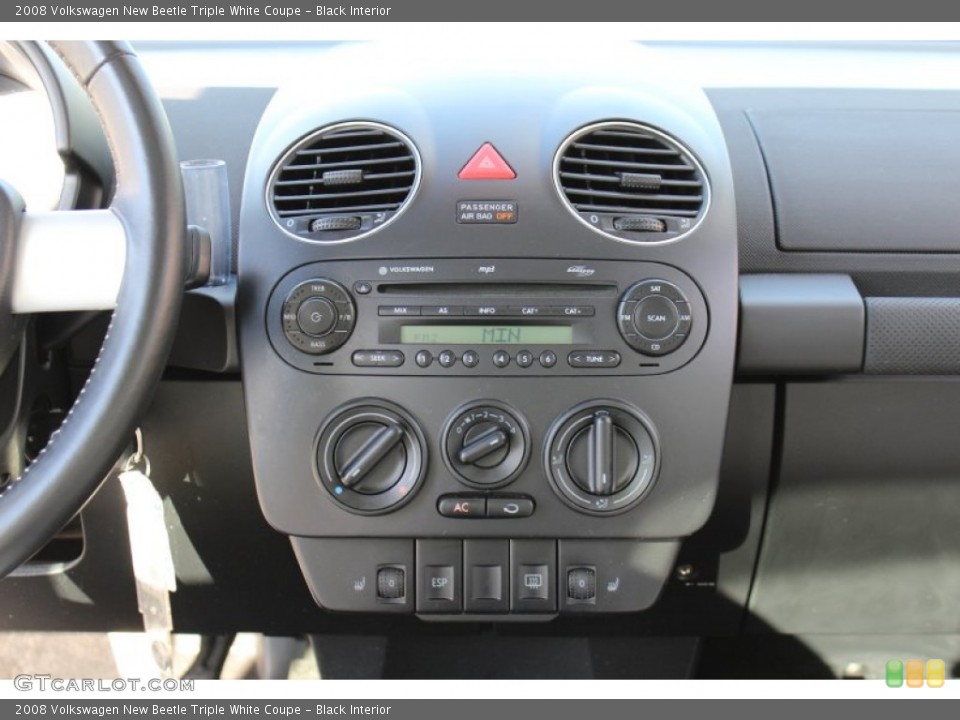 Black Interior Controls for the 2008 Volkswagen New Beetle Triple White Coupe #51193135