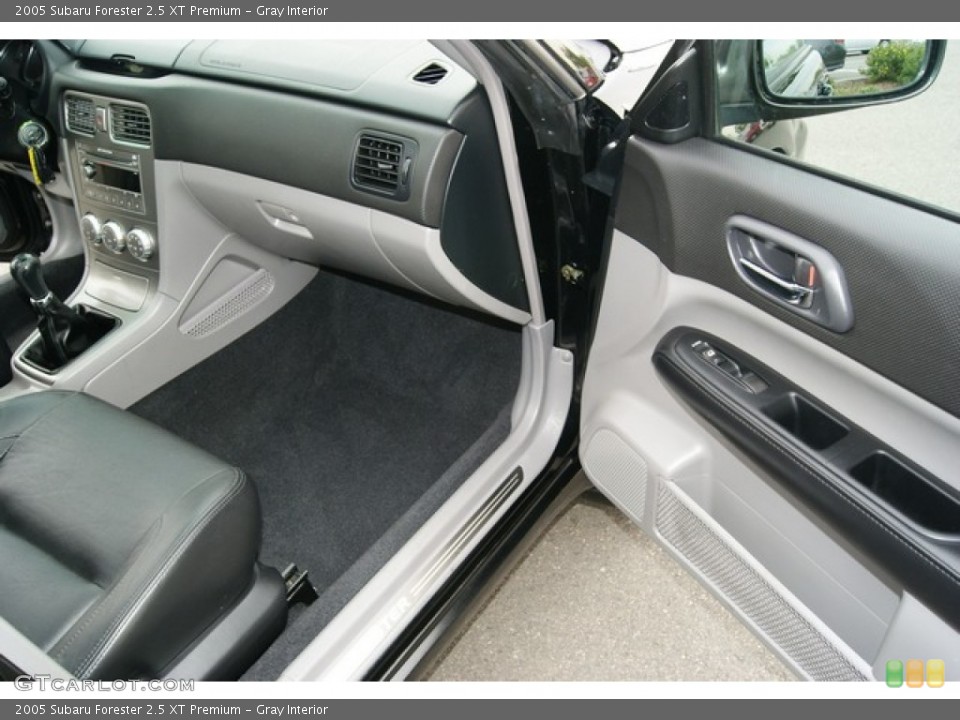 Gray Interior Photo for the 2005 Subaru Forester 2.5 XT Premium #51200471