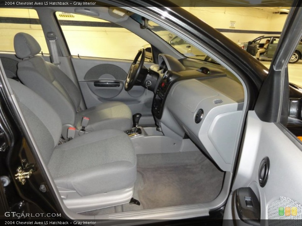 Gray Interior Photo for the 2004 Chevrolet Aveo LS Hatchback #51206615