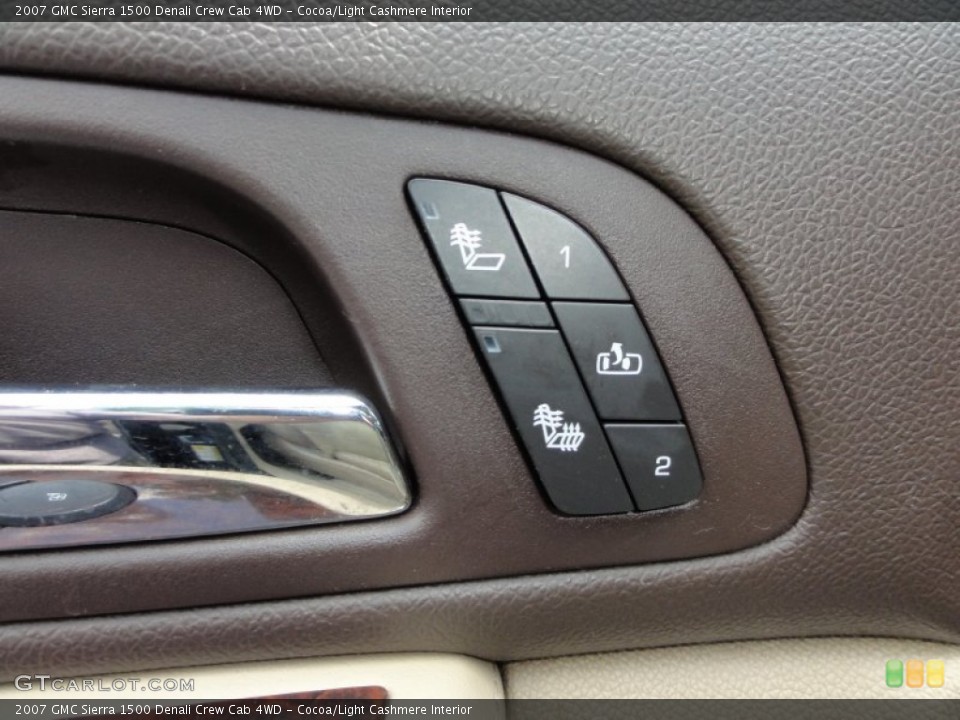 Cocoa/Light Cashmere Interior Controls for the 2007 GMC Sierra 1500 Denali Crew Cab 4WD #51207680