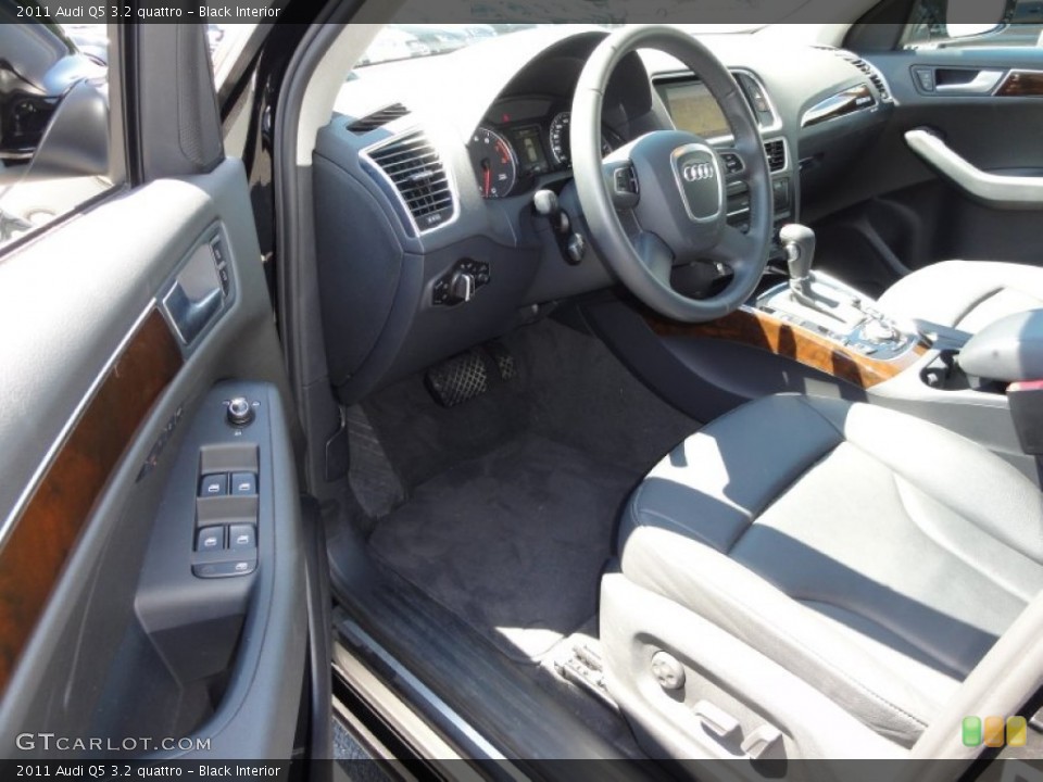 Black Interior Photo for the 2011 Audi Q5 3.2 quattro #51208718