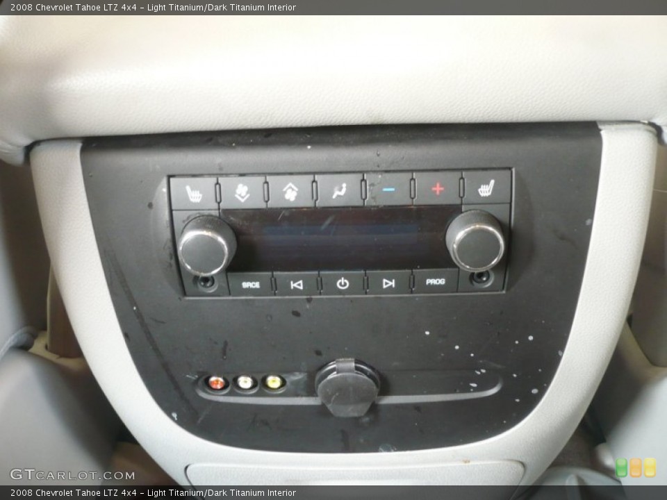 Light Titanium/Dark Titanium Interior Controls for the 2008 Chevrolet Tahoe LTZ 4x4 #51214943